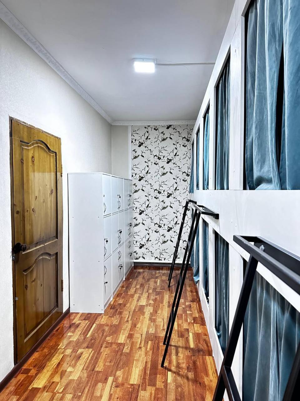 Nomadstan Capsule Hostel 卡拉科尔 外观 照片