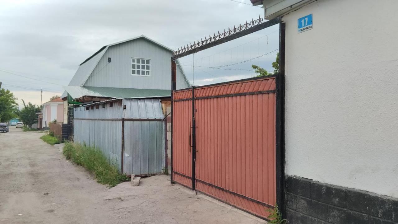Nomadstan Capsule Hostel 卡拉科尔 外观 照片