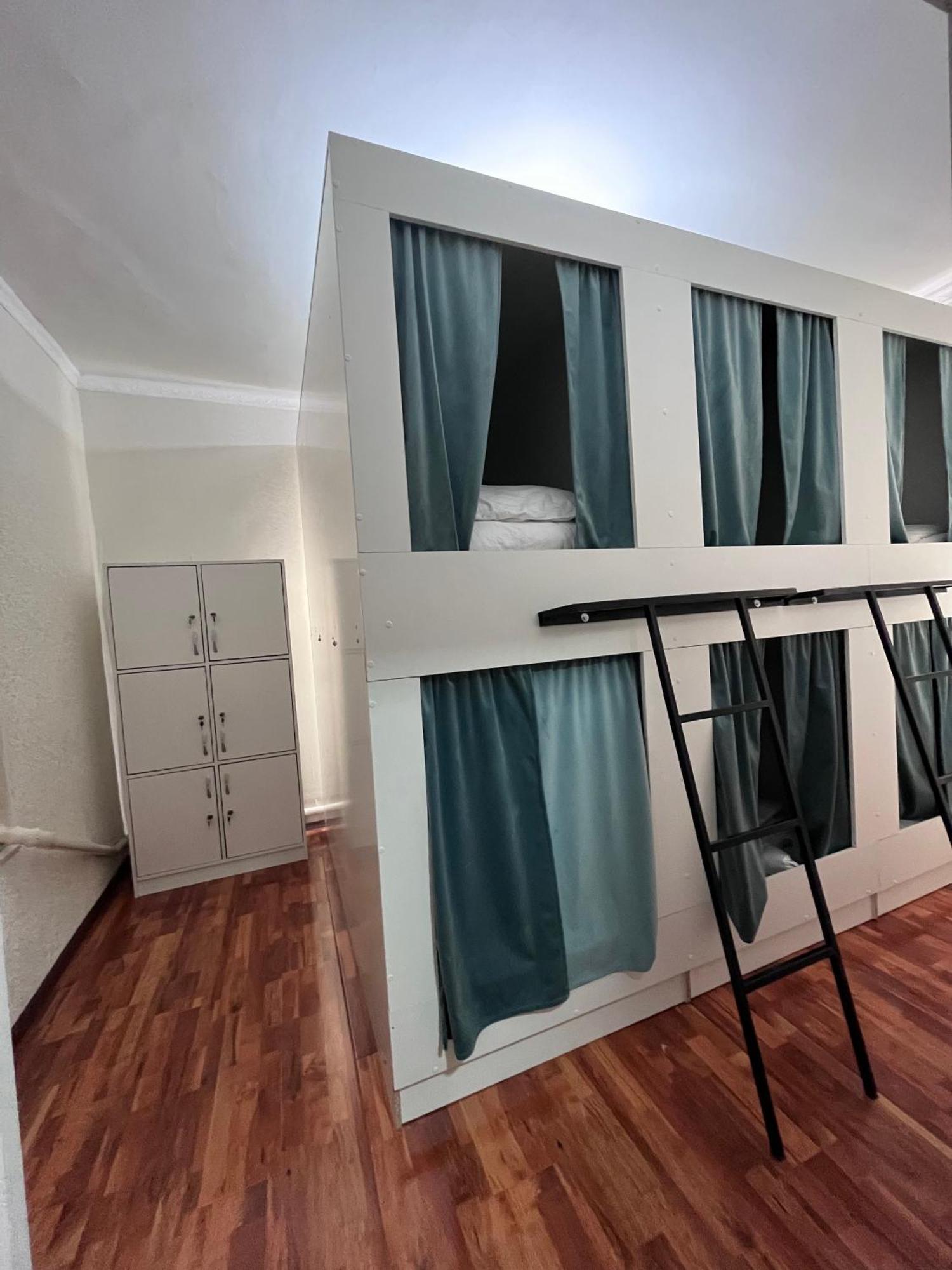 Nomadstan Capsule Hostel 卡拉科尔 外观 照片